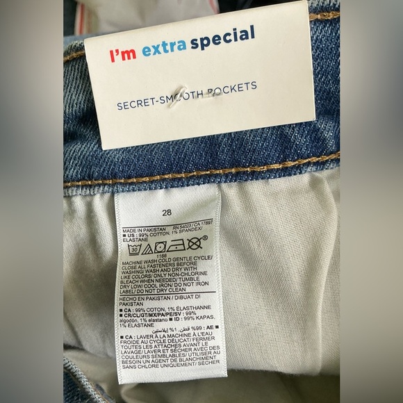 Old Navy Women's Distressed Blue Sky-Hi A-Line Jean Shorts (NWT) - Picture 7 of 7